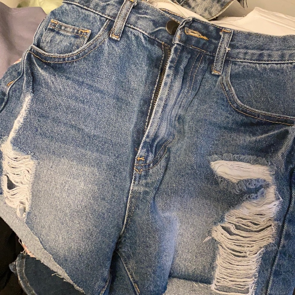 WINDSOR STORE HIGH RISE VINTAGE CUTOFF SHORTS